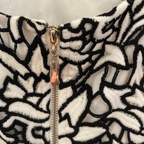 Beautiful Black/White Cutout Appliqué Cocktail Dress w/ MAGNIFICENT Fishtail Hem - Picture 7 of 9
